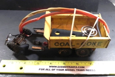 Camión de volteo COQUE CARBÓN CONTROL REMOTO de colección (PIEZAS) NEUMÁTICOS DE METAL/CAUCHO Foto 1 de 4