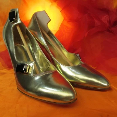 Zapatos de tacón Te Casan metálicos dorados de 4 pulgadas 39,5 EE. UU. 8,5 Foto 1 de 4