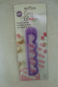 Wilton Flower cut-out Easy Blossom Mini Roses New - Picture 1 of 9
