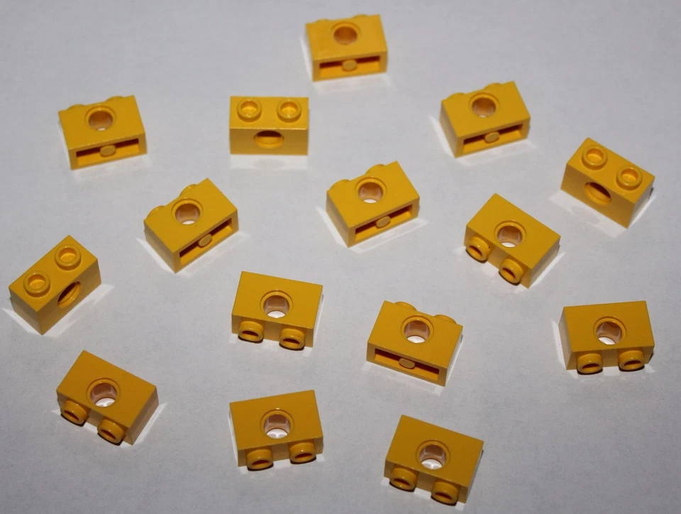 15x Lego technic Yellow Brick 1x2 with Hole ref 3700/sets 4794-8862-856-951-3325 - Photo 1/1