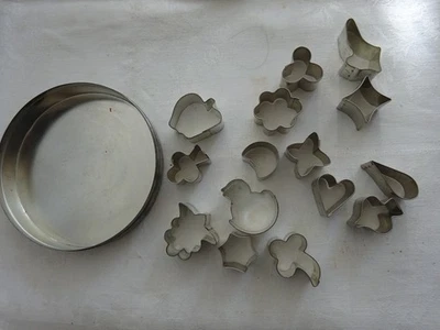 15 Ausstechformen, Plätzchenausstecher, mini, Edelstahl in Blechdose - Bild 1 von 3