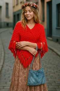 Handgefertigtes rotes gehäkeltes Dreieckstuch mit Fransen Boho Halstuch 68 x 52 Zoll dickes Garn kuschelig - Bild 1 von 5