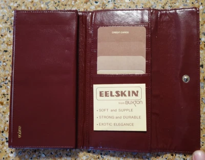 DE COLECCIÓN SIN USAR - BUXTON - PIEL DE ANGUILA PIEL DE ANGUILA - BORGOÑA - CARTERA TRIPLE PLIEGUE SIN USAR Foto 1 de 4