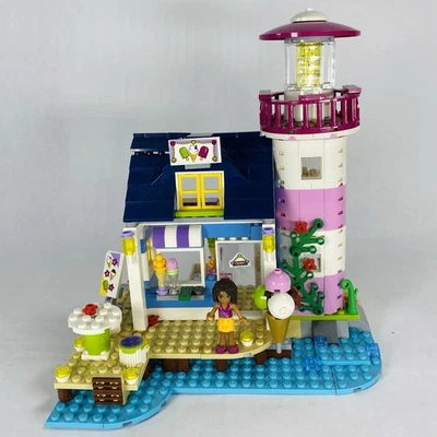 ¡Incompleto! LEGO Friends: Heartlake Lighthouse Set 41094 Heladería Foto 1 de 4