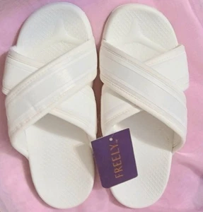 BRAND NEW WHITE SLIP ON CUSHIONED FREELY COMFORT SHOES, Size 6, PRETTY & COMFY - Picture 1 of 5