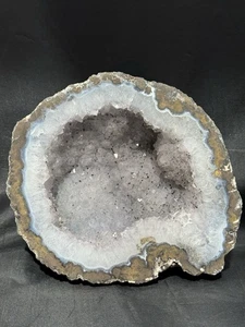Geoda de cuarzo Los Choyas mitad 2,7 lb México racimo de cristal muestra de exhibición - Imagen 1 de 10