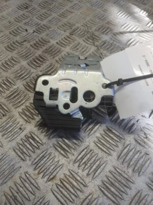 AUDI A1 S LINE hatchback 5 puertas 2010-2015 1390 bloqueo tapa maletero mecánico 8R0827505 J60 Foto 1 de 4