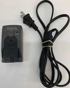 Genuine Olympus Charger Model Battery Charger  Ll-10C With Battery - Picture 1 of 5