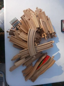 Thomas der Zug 37 Teile Konvolut Holzschienen Eisenbahn Verschiedenes - Bild 1 von 1