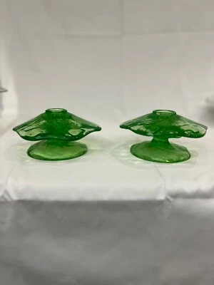 Vidro consolidado 2 castiçais antigos - Botão espanhol catalão em urânio - Imagem 1 de 4