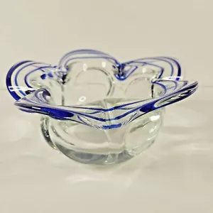 Tazón de vidrio artístico azul cobalto y transparente cinta con forma de flor de 5,5" estilo Murano - Imagen 1 de 9