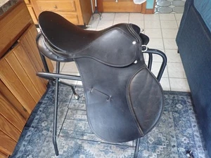 English Saddle Leather Horse Used - Seat Size 17" - Unbranded - Black - Picture 1 of 14