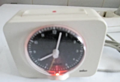 Tischwecker elektr.Firma"Braun 4927 "Design Rams,70er, weiß ,funktioniert gut - Bild 1 von 4