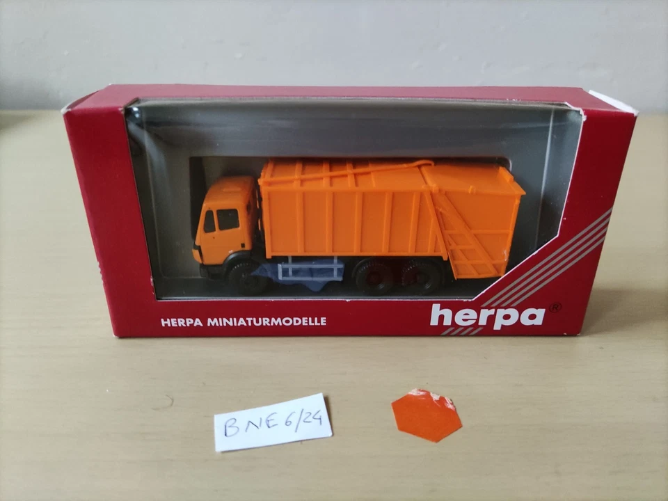 HERPA, CAMION POUBELLE MB SK 94 M, 1/87e - Photo 1/1