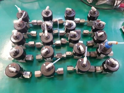 LOT OF 5 UNITS FUJIKIN C.NO. 438161 O.P. 0.4~0.6MPa TYPE N.C. - Image 1 of 4