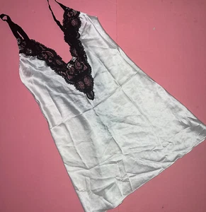 Victoria's Secret S SLIP Night Gown WHITE Black lace animal Print Bow FABULOUS - Picture 1 of 4