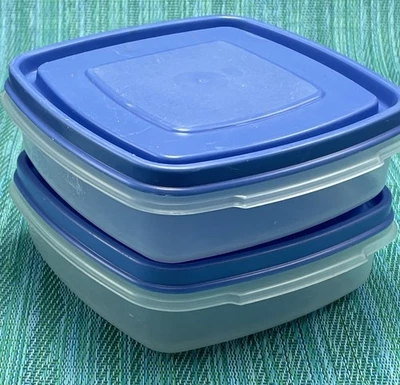 2 Rubbermaid Servin Saver Square Containers #1 Clear w Blue Lids Sandwich Size - Image 1 of 4