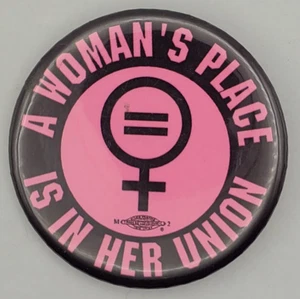 2013 A Womens Place is in Her Union Feminist Equality Pinback Button - Bild 1 von 4
