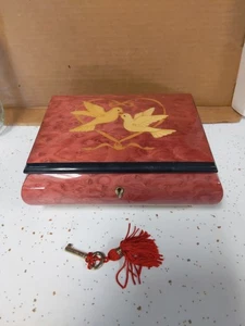 Caja de música San Francisco Co. Sorrento-Italia caja de joyería de madera con incrustaciones palomas funciona - Imagen 1 de 11