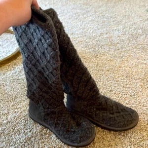 UGG Dark Gray Winter Tall Boots Size 6 EUC Designer Luxury - Picture 1 of 4