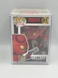 Funko Pop! Hellboy #01 firmato da Ron Perlman con certificato di autenticità e protettore JSA - Foto 1 di 5