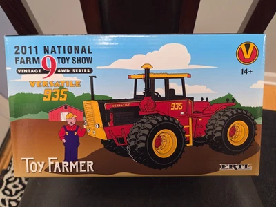 ERTL VERSATILE 935 4WD TRACTOR W/Duals 1/32 2011 NATIONAL FARM TOY SHOW 16210A - Image 1 of 4
