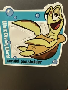 Disney Jahreskartenetui Crush Magnet - Original Neu - Bild 1 von 1
