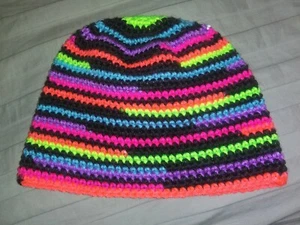 Handgefertigte gehäkelte Neon Beanie Größe Kind-Teenager - Bild 1 von 1