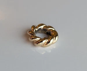 Pandora - Dije espaciador retorcido de oro amarillo de 14k - 750353 - Imagen 1 de 6