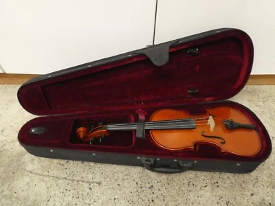 VINTAGE STENTOR STUDENT VIOLIN IN CARRY CASE - Image 1 of 4