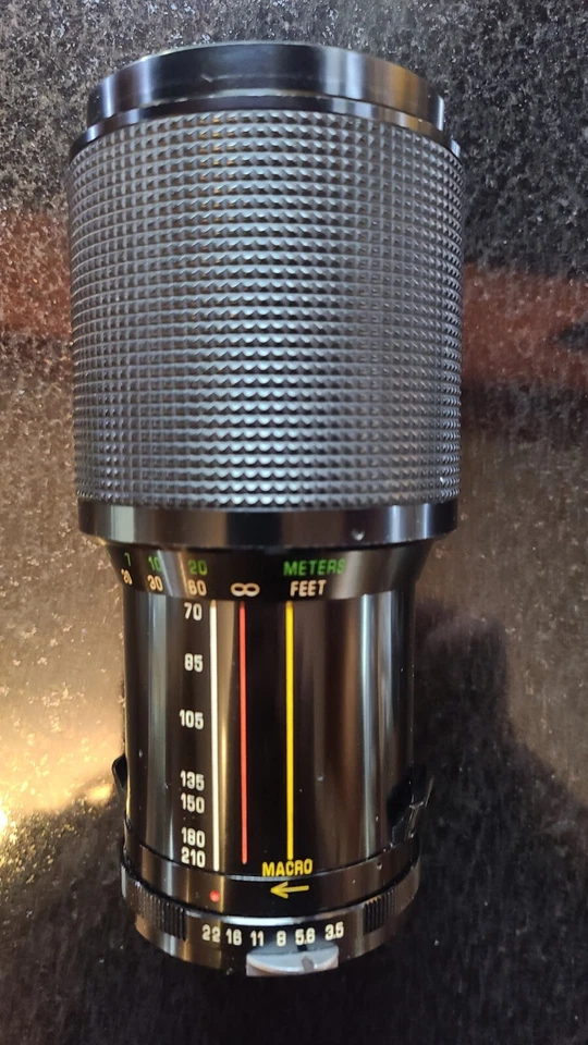 Vivitar Series 1 Macro-Focusing 70-210mm f/3.5 Zoom Lens - Nikon F AI Mount - Image 1 of 4