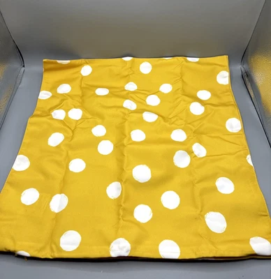 2 fundas de almohada impermeables decorativas para exteriores de 20x20 pulgadas - amarillas con blancas Foto 1 de 3