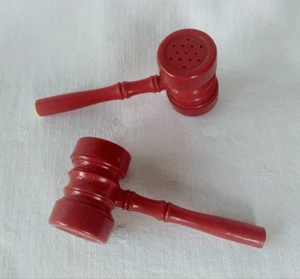 Vintage Judge Old Gavel Mallet Salt Pepper Shakers Set Red Plastic Tops Unscrew  - Picture 1 of 9