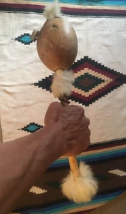 CHAMÁN NATIVO AMERICANO/HOMBRE DE MEDICINA CALABAZA RITUAL TRIBAL POW WOW DANZA SONAJERO - Imagen 1 de 14
