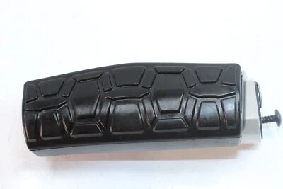 Reposapiés delantero izquierdo Can-Am Spyder RT-S Roadster SM5 2010 705003614 Foto 1 de 4