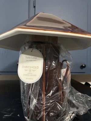 Target NUEVA Lámpara de Mesa de Cerámica - Threshold™ diseñada con Studio McGee Foto 1 de 4