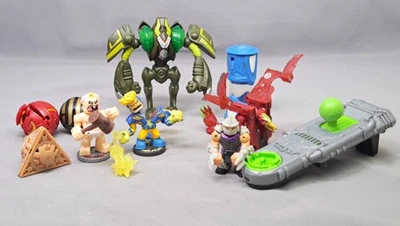 Lote de mini figuras e base Akedo Moose Ultimate Arcade Warriors + outros - Imagem 1 de 4
