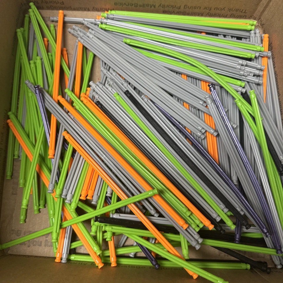 172 Knex 85 Gris, 9 Negro, 23 Naranja, Flexi 51 Verde, 5 Varillas Flexi Púrpura  Foto 1 de 1