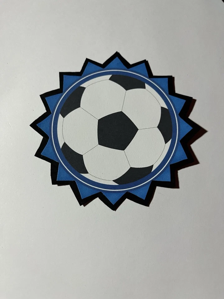 Enfeite de bola de futebol pré-fabricado cortado em molde - Imagem 1 de 1