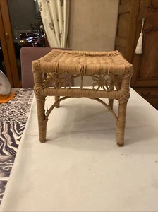 Ancien Petit Tabouret Carré Fleuri en Rotin Beige Vintage /27x27 cm H:26,5cm - Photo 1/21