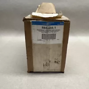 Johnson Controls R94JDA-1 R94 Series Solid State Temperature Controller - Picture 1 of 4