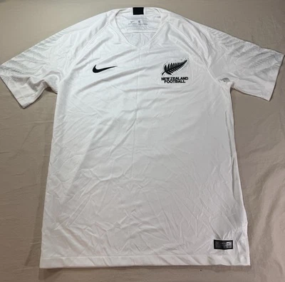 NEW ZEALAND 2016 2017 HOME FOOTBALL SHIRT SOCCER JERSEY NIKE Medium - Image 1 of 4