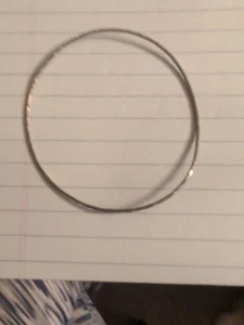 Vintage dünner gold verzinnter Armreif Kunststoff Armband 3 Zoll Durchmesser - Bild 1 von 2