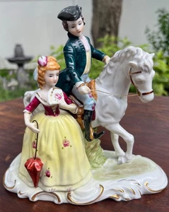 Vintage KPM Spitze Porzellan Figur Mann zu Pferd Frau mit Regenschirm & Fächer - Bild 1 von 11