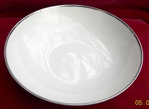 TAZÓN REDONDO PARA SERVIR VERDURAS YAMATO MOON GLOW JAPÓN 9 1/8" BLANCO PLATINO BORDE - Imagen 1 de 2