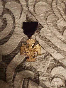 Vintage SPES MEA IN DEO EST 32 double eagle Freemason pin w/ purple ribbon - Picture 1 of 6