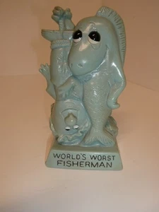 Vintage 1972 World's Worst Fisherman Figure Award Gag Gift Fish Holding Man USA 9051 - Bild 1 von 11