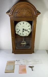 Vintage Howard Miller "Fantasia" Eiche Wanduhr 613-230 mit Originalschlüssel & Buch um 1993 - Bild 1 von 17