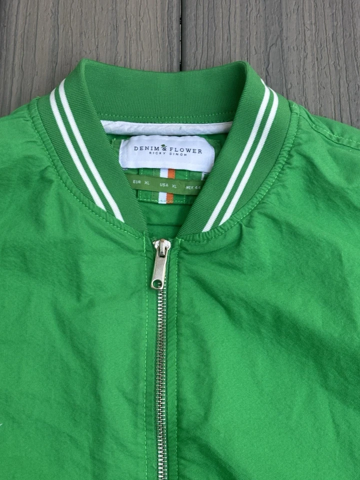 Chaqueta de bombardero universitaria denim & flower irlandesa trébol verde y blanco Foto 1 de 4