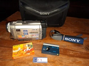 Sony DCR-TRV10E Mini DV Tape Digital Video Camera Handycam TESTED + WORKING - Picture 1 of 23